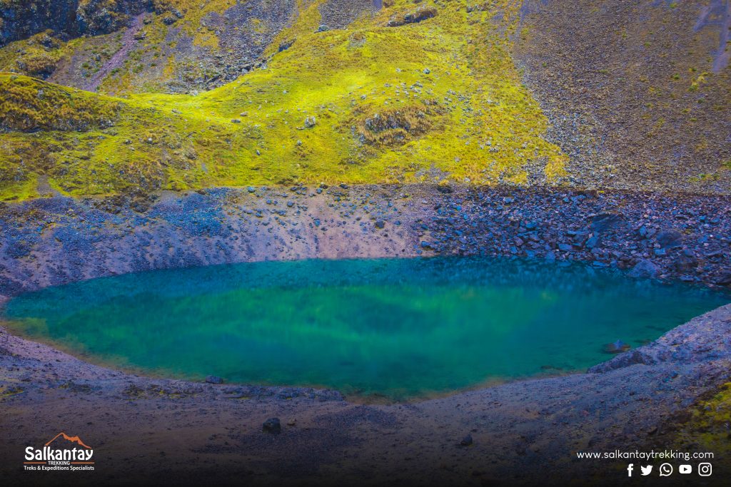 Blue lagoon at Lares trail