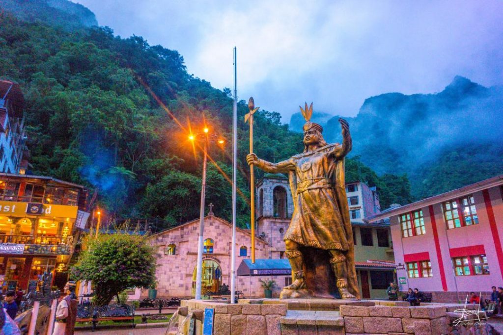 Inca statue in Aguas Calientes