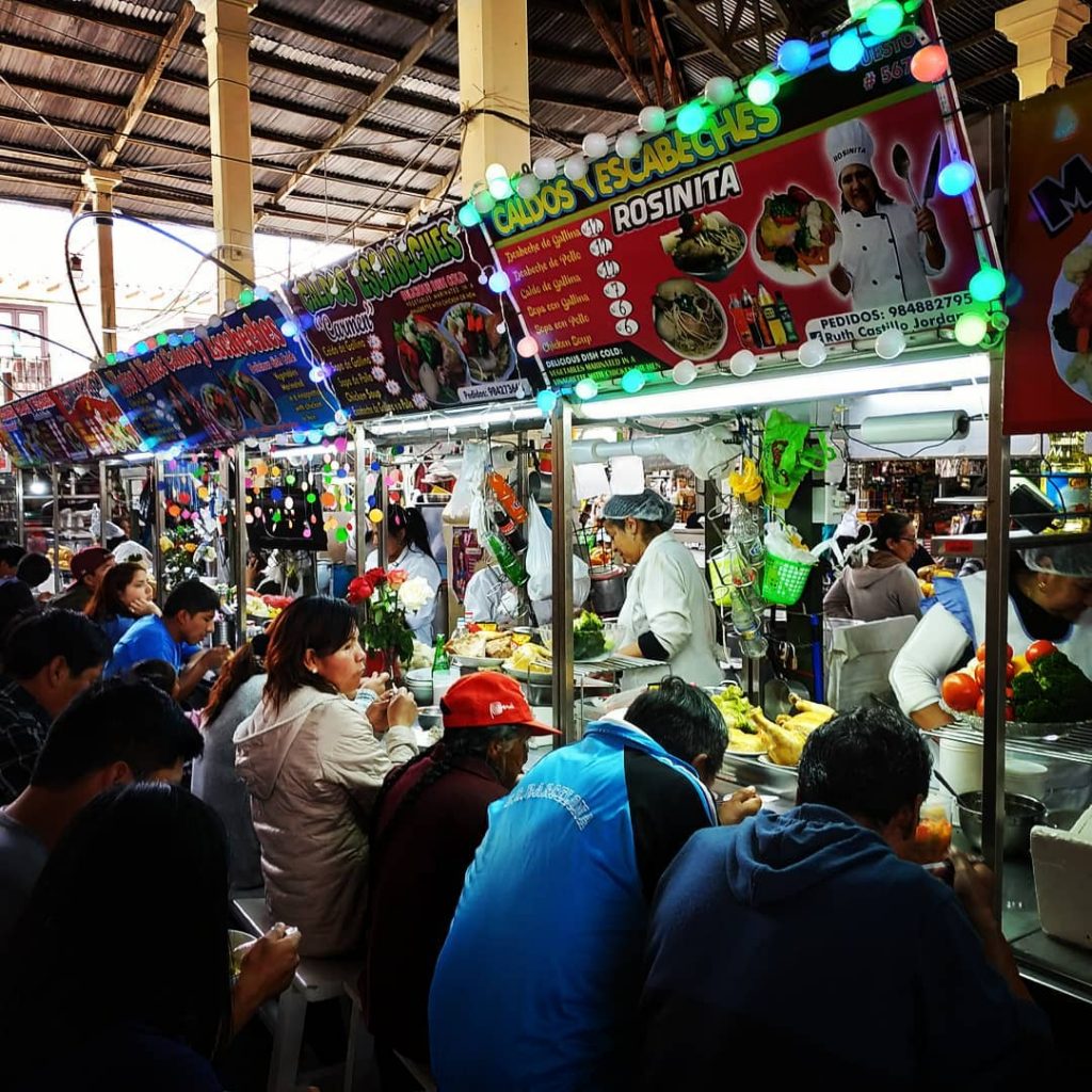 People eating in Cusco