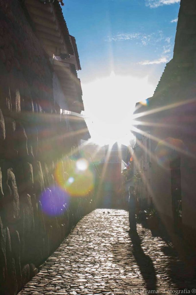 The sun illuminating the streets of Cusco (Inka Roka street)