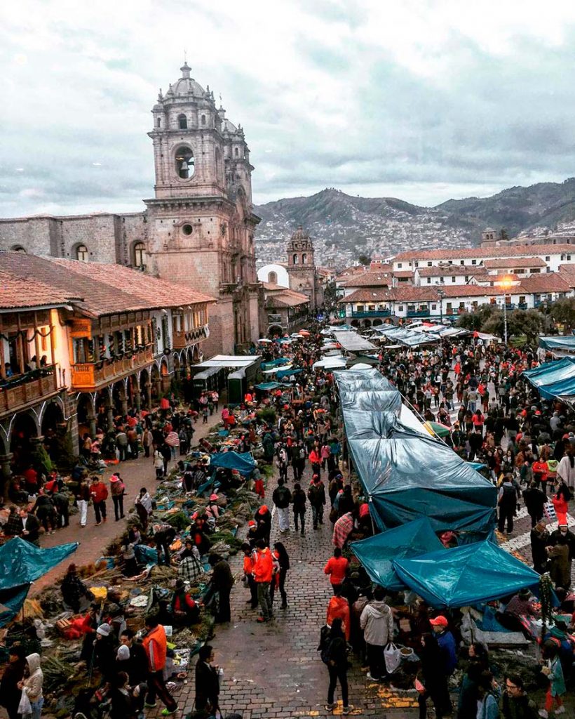 santurantikuy-traditional-fair-that-takes-place-christmas