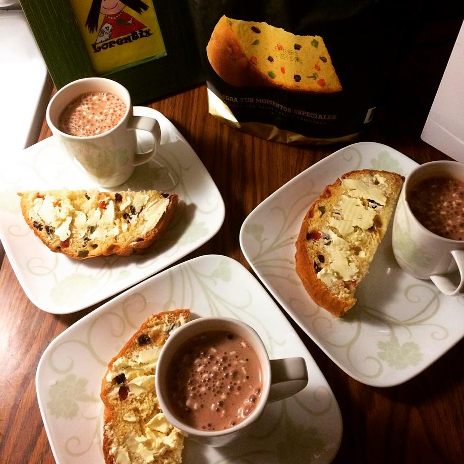 Paneton and Hot Chocolate, Peruvian Christmas Food