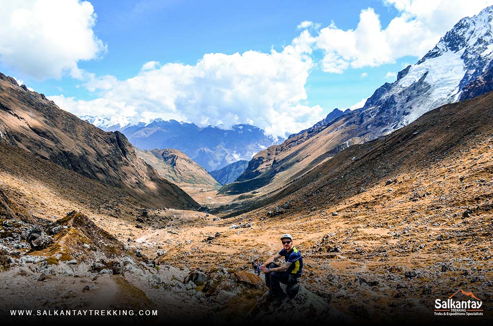 Impressive view of the magnificent scenery on the Salkantay route