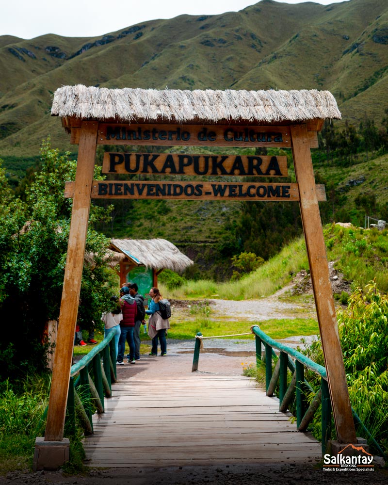 Image of the sign at the entrance to the archaeological site Puka Pukara