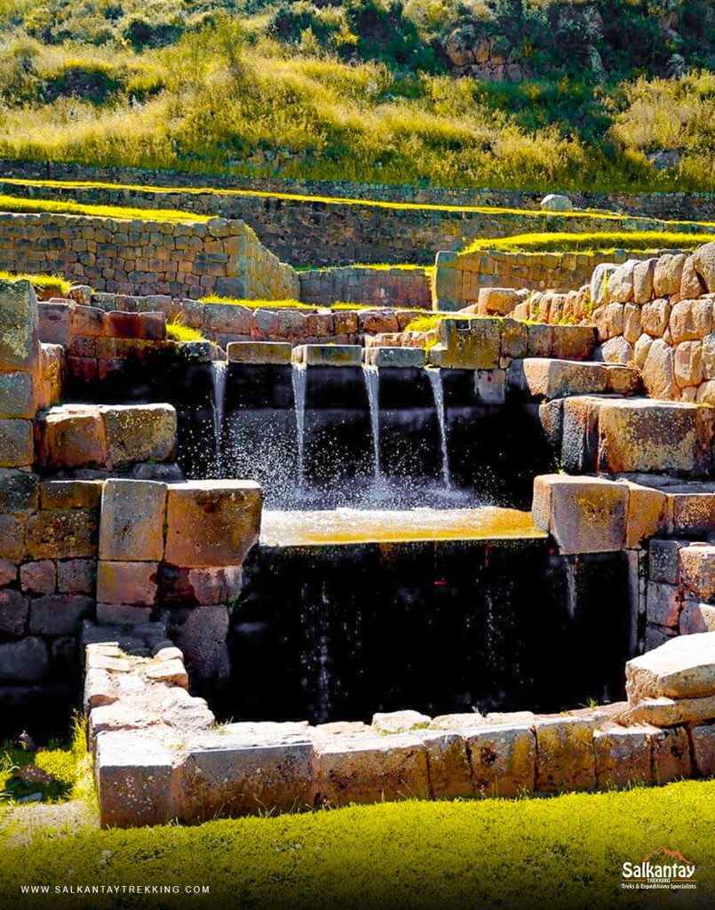 The Tipón complex is located near Oropesa in the Community of Choquepata, 27 km southeast of Cusco