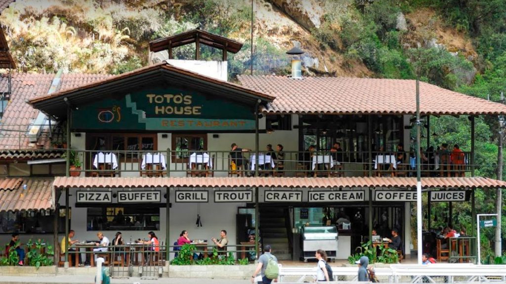 This eatery has also stood the test of time, and is a favorite for large tour groups who come and enjoy their buffet lunch at a very reasonable price.