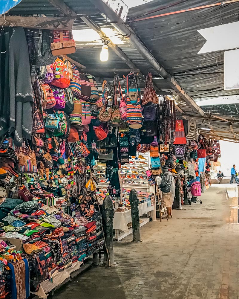 Craft center of the town of Aguas Calientes