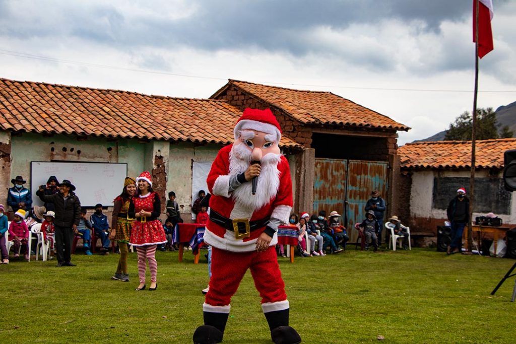 chritsmas activity of salkantaytrekking company social commitment
