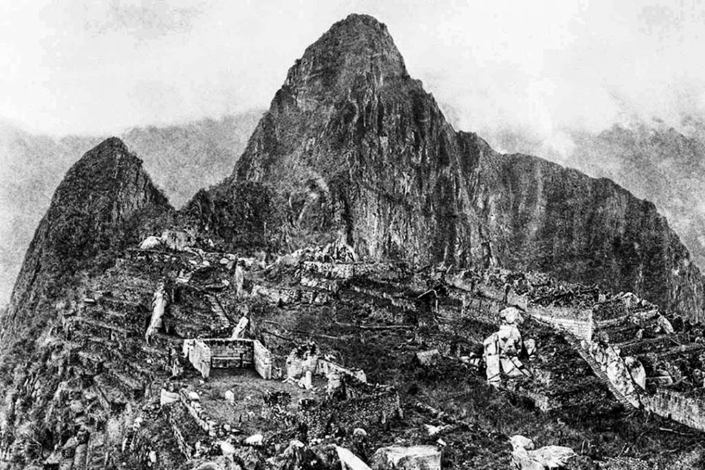 first-photograph-hiram-bingham-took-to-the-incredible-machu-picchu-citadel-1912-cusco-peru-1080x720