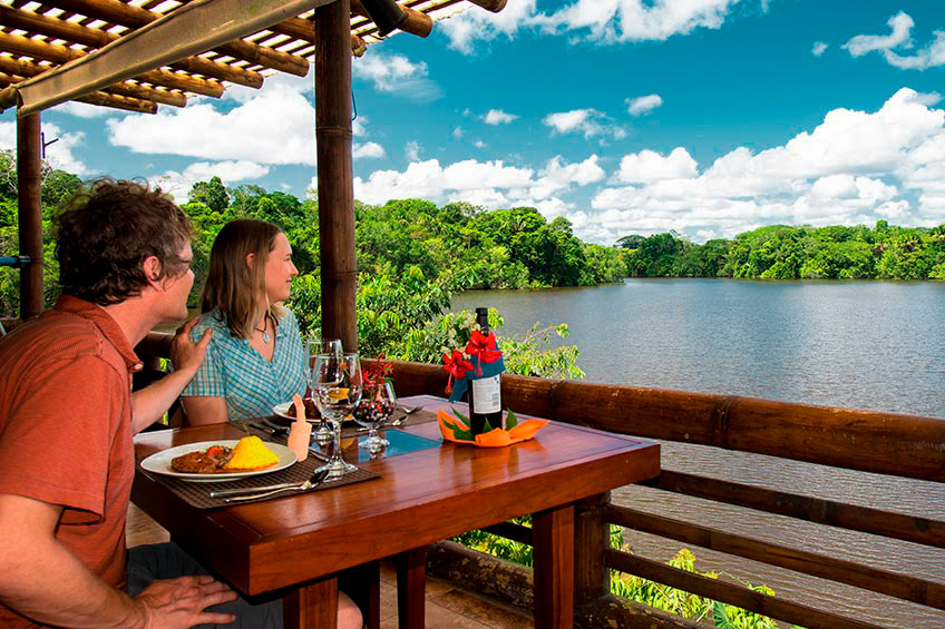 romantic-couple-lunch-time-amazon-river-iquitos-peru