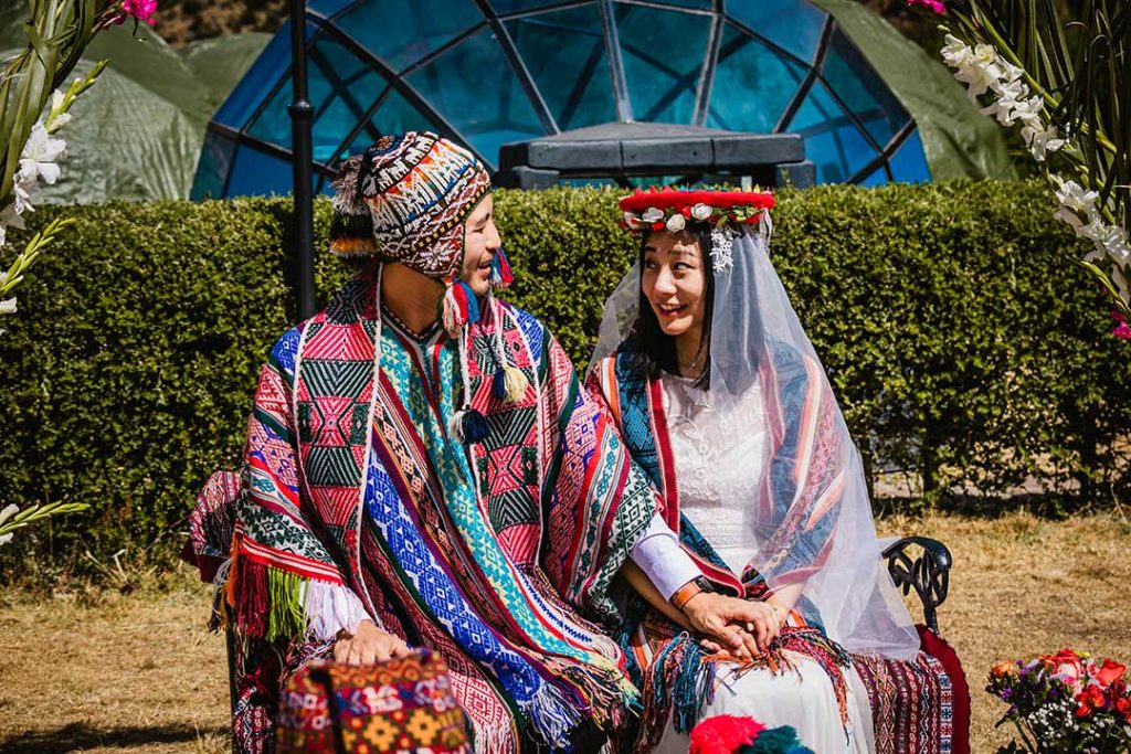couple-andean-wedding-ceremony-honeymoon-trek-salkantay-trekking-cusco-peru-best-destionations-couple-travels-romantic