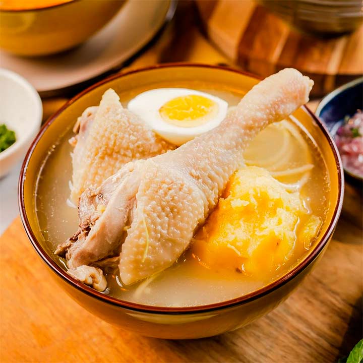 @decajon.restaurante | Caldo de gallina
