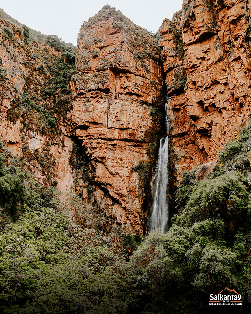 the Perolniyoc waterfall