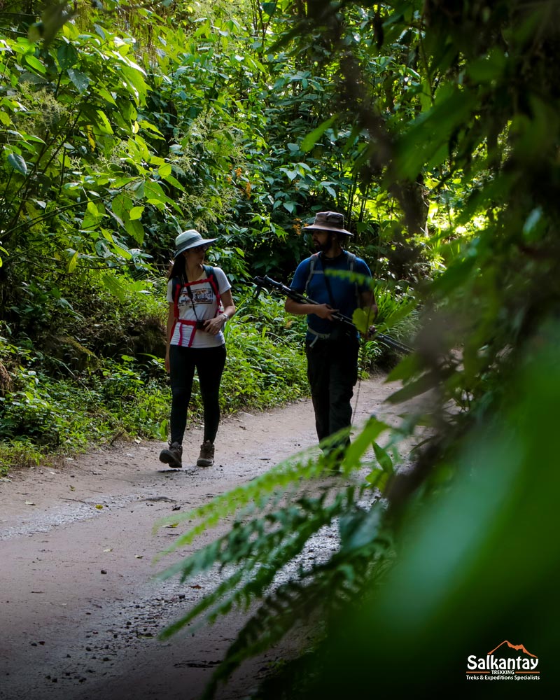 The Hidroeléctrica to Aguas Calientes trail