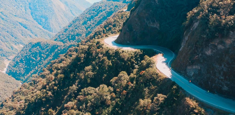 Cycling on the Inca Jungle tour in the Malaga pass