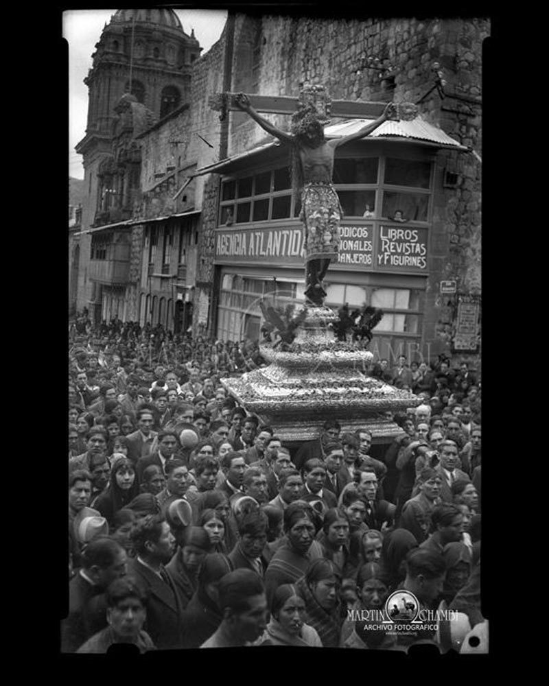 Ancient procession of the Señor de los Temblores on Easter Monday - Cusco