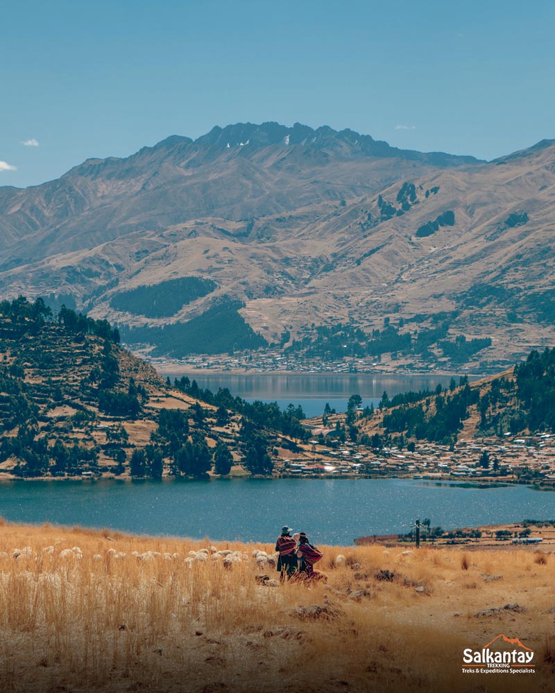 Two Andean people at the bottom of Pomacanchi lagoon