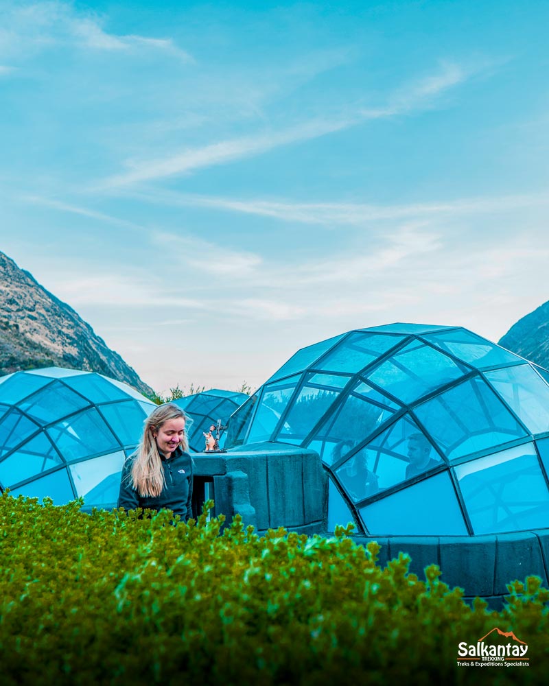 Tourists among the igloos at Sky Camp 