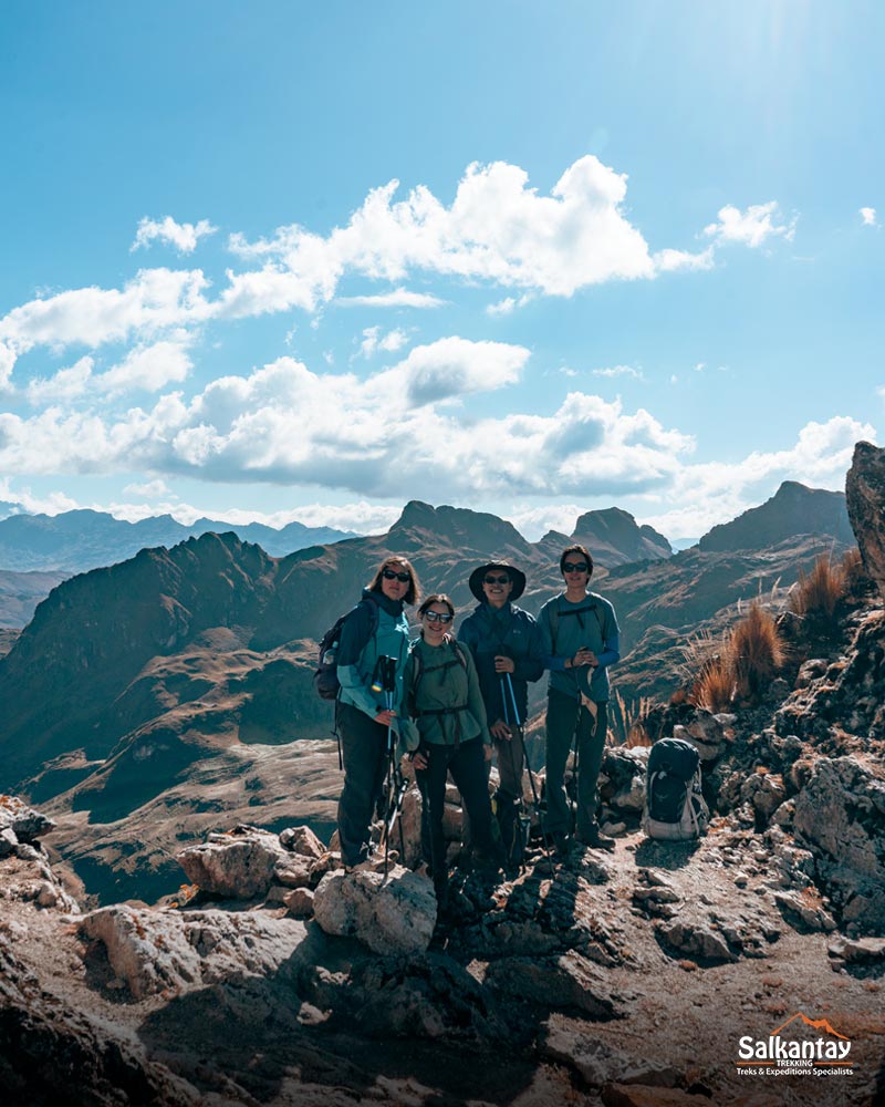Tourists on the hike on the Lares route
