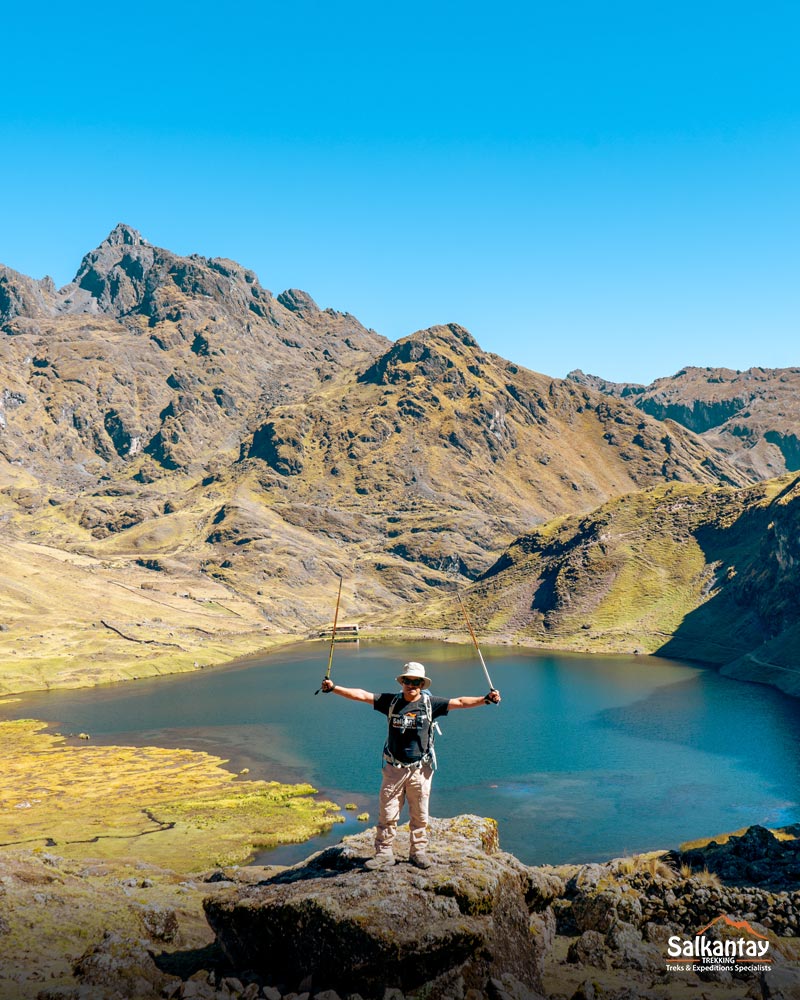 Tourist guide on the Lares route