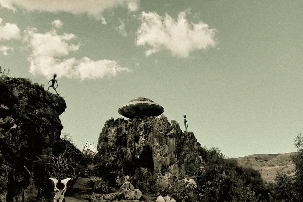 Reference images of aliens in Cusco (area21cusco/instagram)