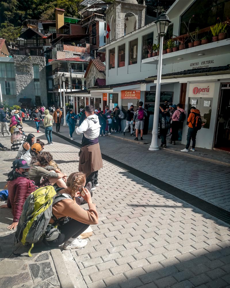 Queue of tourists at the Ministry of Culture in Machu Picchu town