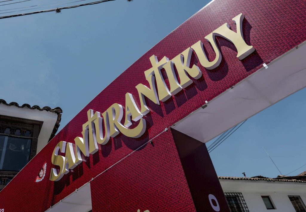 Welcome to the Santurantikuy fair in Cusco
