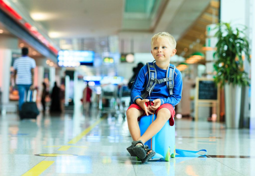 Child alone at the airport for travel