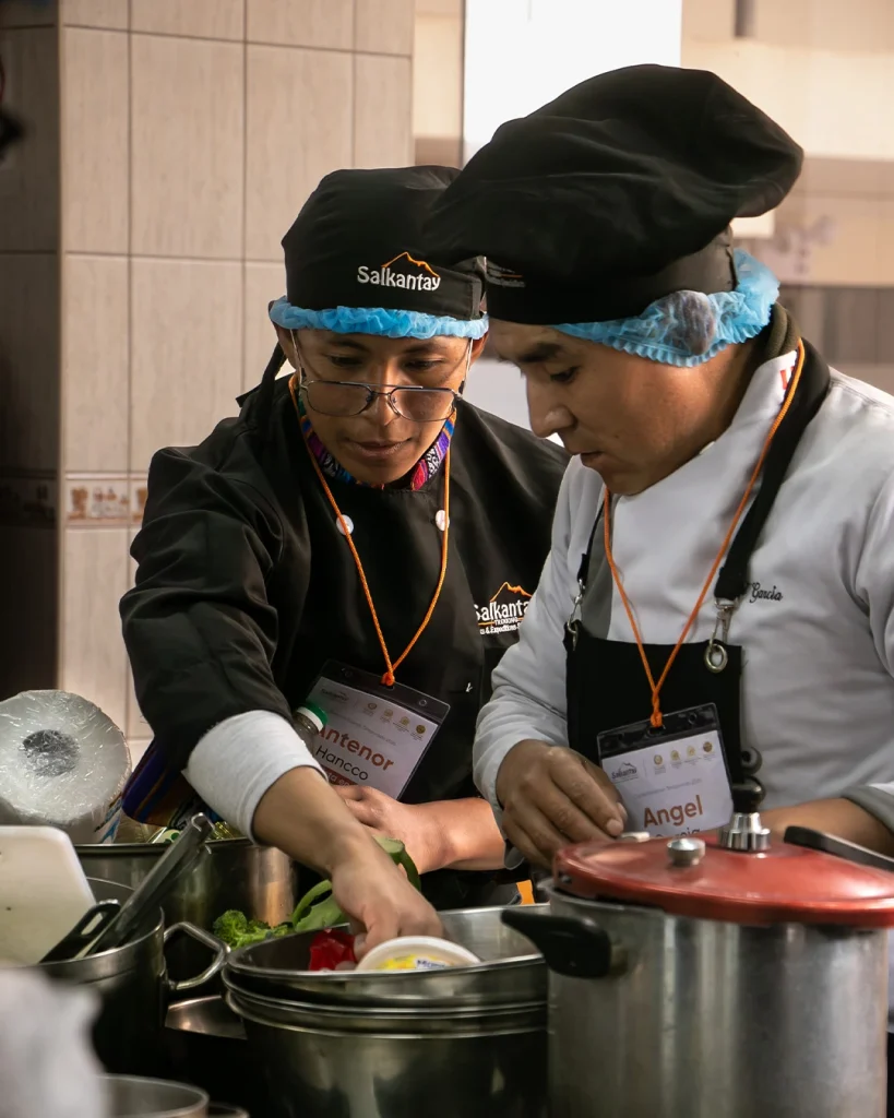 Salkantay Trekking practical workshops for cooks at the Khipu Institute