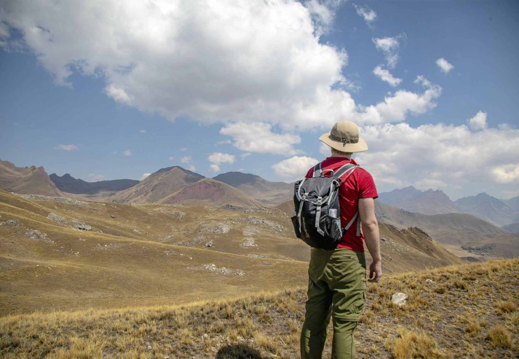 Size of the backpack that tourists carry on the 4-day Inca Quarry route, with Machu Picchu