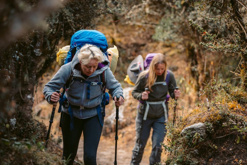 Tourists carrying their backpacks on the Inca Trail