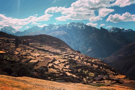 A wonderful view of the landscape of the sacred valley from the Huchuy Qosqo route