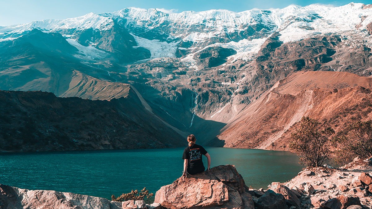 The turquoise waters of Humantay Lake