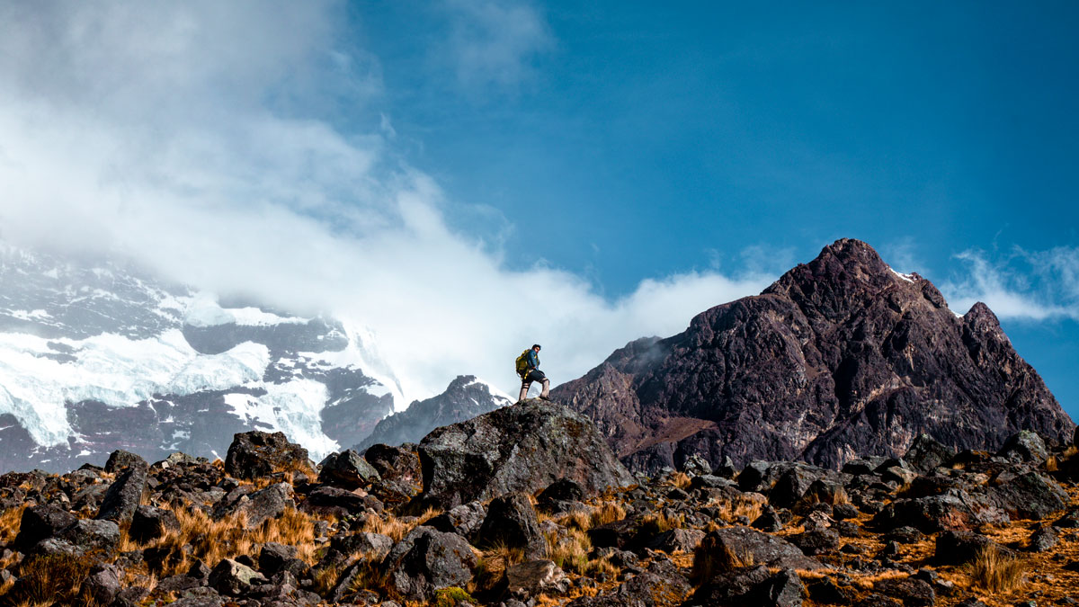 Picturesque Andean valley towards the Arapa pass (4,800 m / 15,748 ft). The spectacular Ausangate glacier