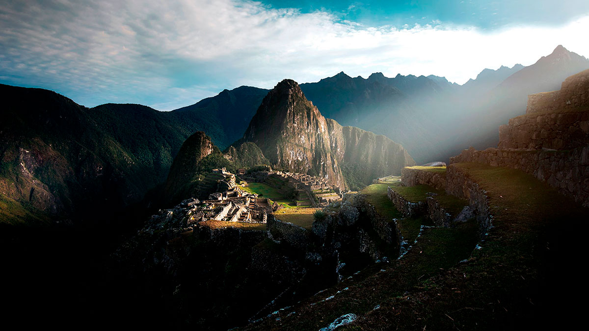 Guided tour of Machu Picchu citadel