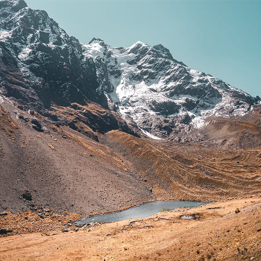 The impressive view of the mountain and the Ancascocha lake