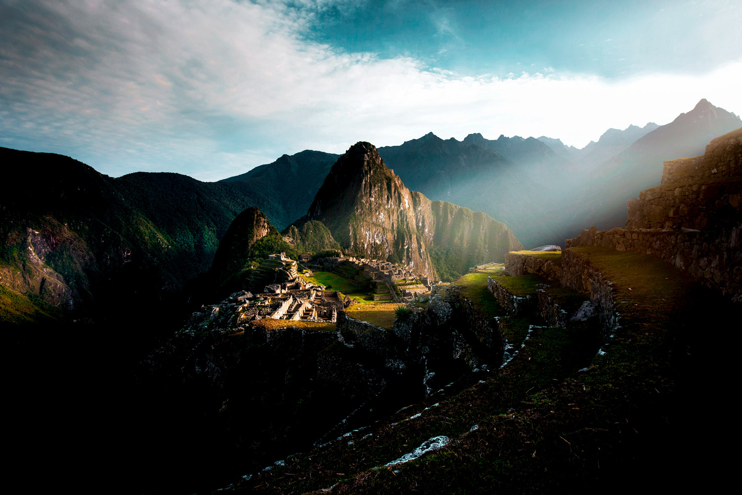 Explore the entirety of Machu Picchu and discover all its amazing secrets.