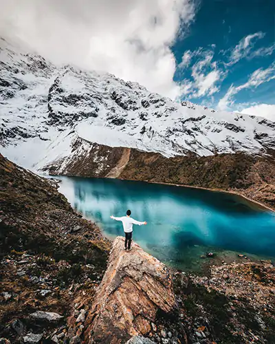 Tourist amazed by the impressive Humantay lake
