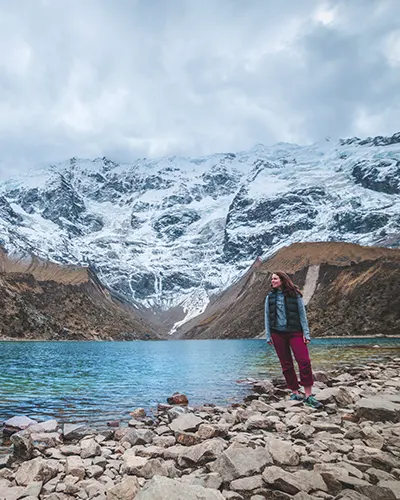 Tourist surprised with the beauty of the humantay lake next to the Humantay mountain