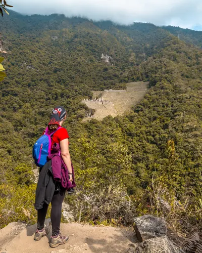 Tourist impressed with the panoramic views of the archaeological centers on the Inca trail