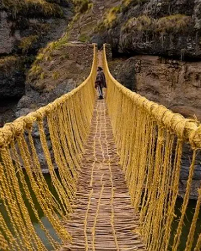 Image of the last Inca bridge, better known as Qeswachaca