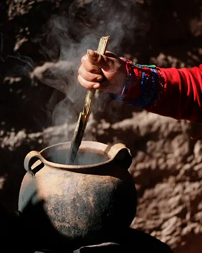 Wool dyeing process in the sacred valley of the Incas
