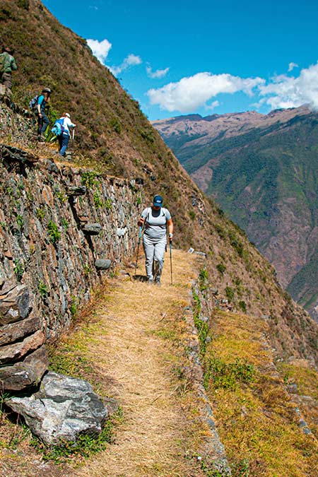Explore Choquequirao a little more and discover its secrets.