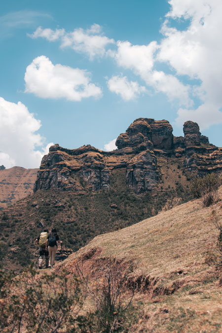 Tourist couple at Waqrapukara