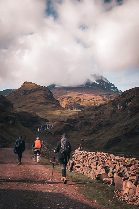 Tourists with their guide starting their hike in the Lares route
